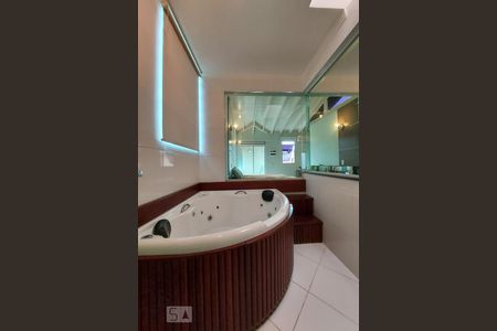 Casa à venda com 500m², 4 quartos e 4 vagasQuarto 3 + suíte