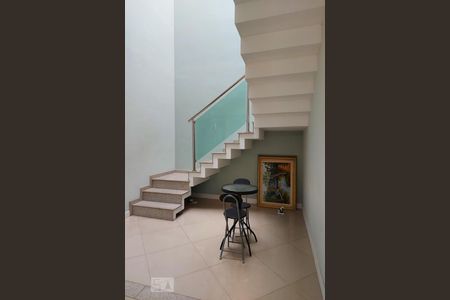 Casa à venda com 500m², 4 quartos e 4 vagasSala