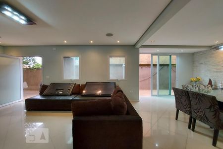 Sala de casa à venda com 4 quartos, 500m² em Quitaúna, Osasco