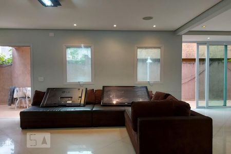 Sala de casa à venda com 4 quartos, 500m² em Quitaúna, Osasco