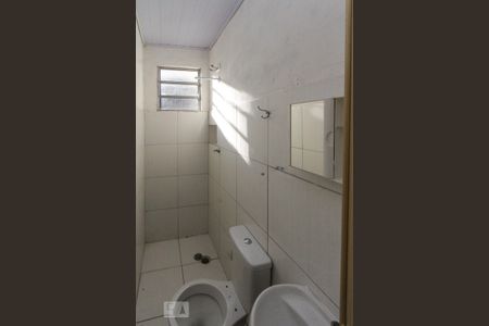 Banheiro de casa para alugar com 1 quarto, 30m² em Parque Tomas Saraiva, São Paulo