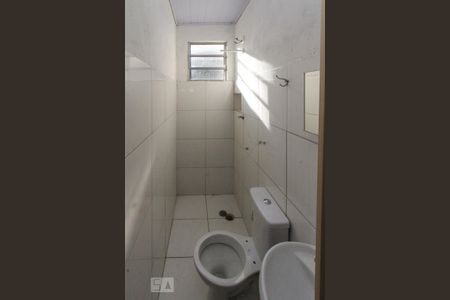 Banheiro de casa para alugar com 1 quarto, 30m² em Parque Tomas Saraiva, São Paulo