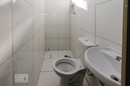 Banheiro de casa para alugar com 1 quarto, 30m² em Parque Tomas Saraiva, São Paulo