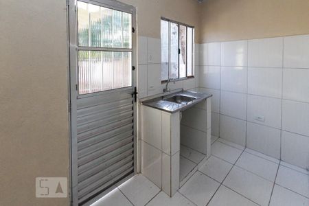 Cozinha de casa para alugar com 1 quarto, 30m² em Parque Tomas Saraiva, São Paulo