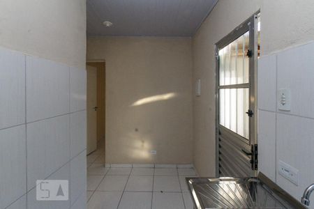 Cozinha de casa para alugar com 1 quarto, 30m² em Parque Tomas Saraiva, São Paulo