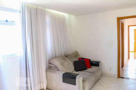 Sala de apartamento para alugar com 3 quartos, 85m² em Padre Eustáquio, Belo Horizonte
