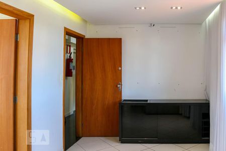 Sala de apartamento para alugar com 3 quartos, 85m² em Padre Eustáquio, Belo Horizonte