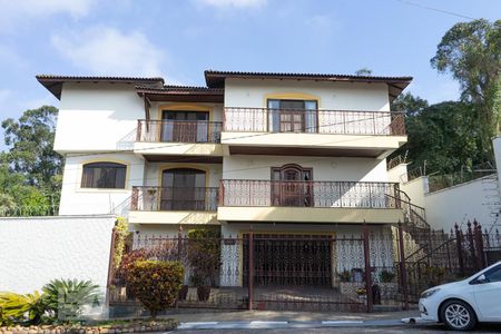 Casa para alugar com 570m², 6 quartos e 6 vagas Casa para alugar com 570m², 6 quartos e 6 vagasFachada