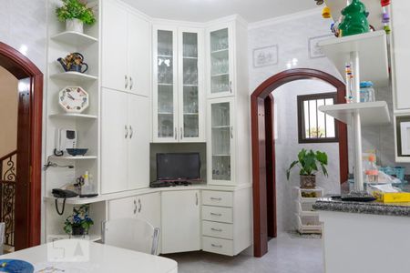 Casa para alugar com 570m², 6 quartos e 6 vagas Casa para alugar com 570m², 6 quartos e 6 vagasCozinha