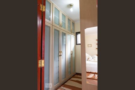 Casa para alugar com 570m², 6 quartos e 6 vagas Casa para alugar com 570m², 6 quartos e 6 vagasCloset suíte 3