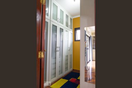 Casa para alugar com 570m², 6 quartos e 6 vagas Casa para alugar com 570m², 6 quartos e 6 vagasCloset suíte 4