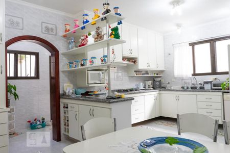 Casa para alugar com 570m², 6 quartos e 6 vagas Casa para alugar com 570m², 6 quartos e 6 vagasCozinha