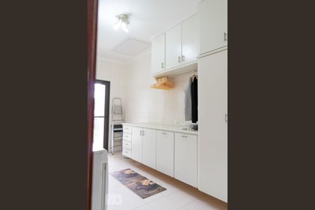 Casa para alugar com 570m², 6 quartos e 6 vagas Casa para alugar com 570m², 6 quartos e 6 vagasÁrea de serviço