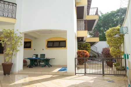 Casa para alugar com 570m², 6 quartos e 6 vagas Casa para alugar com 570m², 6 quartos e 6 vagasQuintal