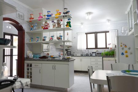 Casa para alugar com 570m², 6 quartos e 6 vagas Casa para alugar com 570m², 6 quartos e 6 vagasCozinha