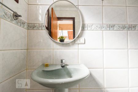 Casa para alugar com 250m², 2 quartos e 4 vagas Casa para alugar com 250m², 2 quartos e 4 vagasBanheiro de Serviço