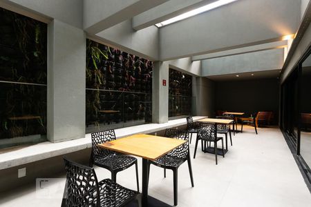 Apartamento para alugar com 35m², 1 quarto e 1 vaga Apartamento para alugar com 35m², 1 quarto e 1 vagaÁrea comum - Salão de festas