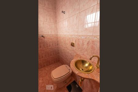 Casa à venda com 240m², 3 quartos e 2 vagasBanheiro suíte