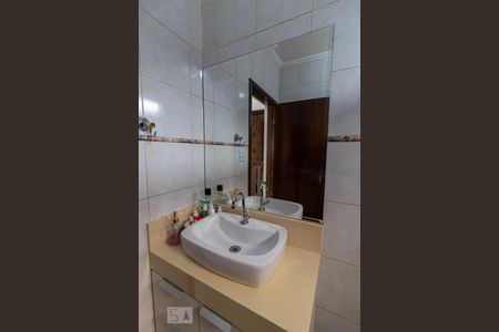 Casa à venda com 240m², 3 quartos e 2 vagasBanheiro 1