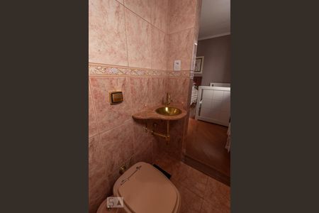 Casa à venda com 240m², 3 quartos e 2 vagasBanheiro suíte