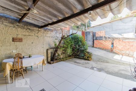 Casa à venda com 80m², 2 quartos e 5 vagas Casa à venda com 80m², 2 quartos e 5 vagasQuintal