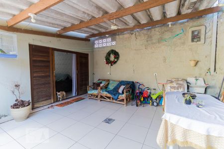 Casa à venda com 80m², 2 quartos e 5 vagas Casa à venda com 80m², 2 quartos e 5 vagasQuintal