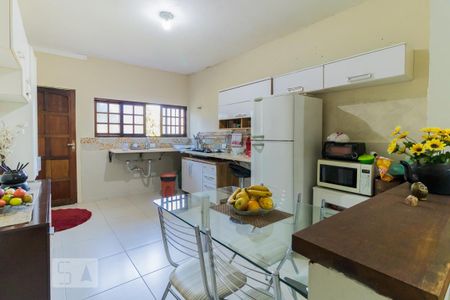 Casa à venda com 80m², 2 quartos e 5 vagas Casa à venda com 80m², 2 quartos e 5 vagasCozinha