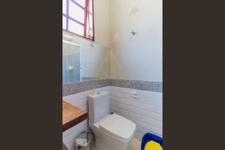 Casa à venda com 80m², 2 quartos e 5 vagas Casa à venda com 80m², 2 quartos e 5 vagasBanheiro