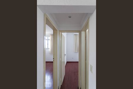 Corredor de apartamento para alugar com 2 quartos, 60m² em Sagrada Família, Belo Horizonte