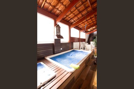 Casa à venda com 290m², 4 quartos e 2 vagasPiscina