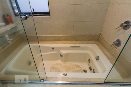 Apartamento à venda com 310m², 3 quartos e 2 vagasBanheiro da Suíte