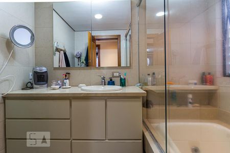 Apartamento à venda com 310m², 3 quartos e 2 vagasBanheiro da Suíte