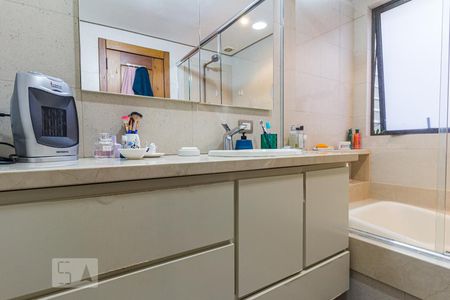 Apartamento à venda com 310m², 3 quartos e 2 vagasBanheiro da Suíte