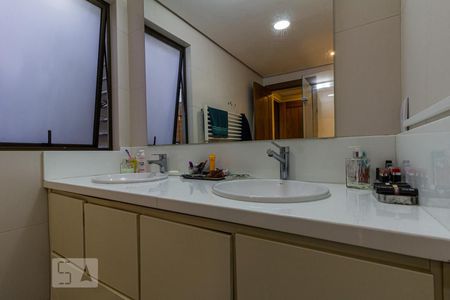 Apartamento à venda com 310m², 3 quartos e 2 vagasBanheiro 2