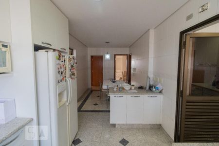 Apartamento para alugar com 215m², 4 quartos e 4 vagas Apartamento para alugar com 215m², 4 quartos e 4 vagasCozinha