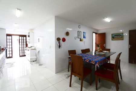 Casa à venda com 125m², 3 quartos e 3 vagasCozinha - Armários