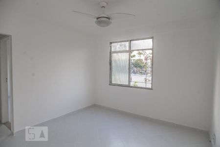 Sala de apartamento para alugar com 2 quartos, 50m² em Taquara, Rio de Janeiro