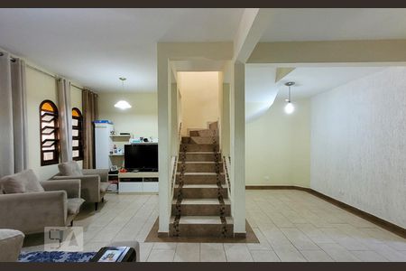 Sala de casa à venda com 3 quartos, 200m² em Vila Cleonice, São Paulo