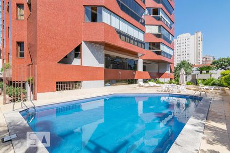 Apartamento à venda com 325m², 3 quartos e 4 vagas Apartamento à venda com 325m², 3 quartos e 4 vagasÁrea comum - Piscina