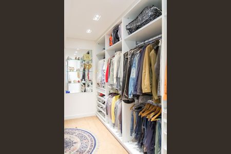 Apartamento à venda com 325m², 3 quartos e 4 vagas Apartamento à venda com 325m², 3 quartos e 4 vagasCloset do quarto 1