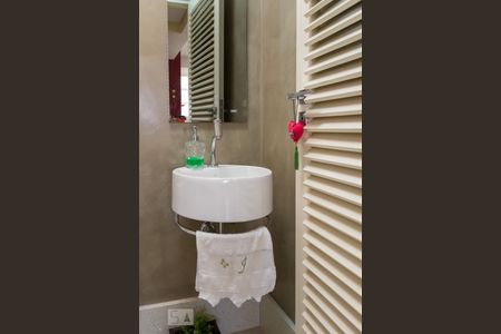 Apartamento à venda com 325m², 3 quartos e 4 vagas Apartamento à venda com 325m², 3 quartos e 4 vagasBanheiro de Serviço