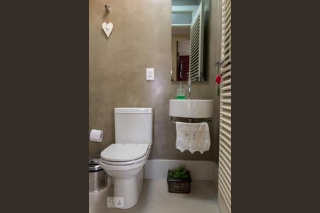 Apartamento à venda com 325m², 3 quartos e 4 vagas Apartamento à venda com 325m², 3 quartos e 4 vagasBanheiro de Serviço