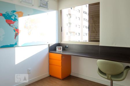 Apartamento à venda com 325m², 3 quartos e 4 vagas Apartamento à venda com 325m², 3 quartos e 4 vagasQuarto 3