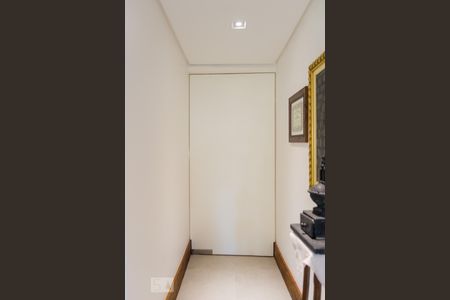 Apartamento à venda com 325m², 3 quartos e 4 vagas Apartamento à venda com 325m², 3 quartos e 4 vagasCorredor