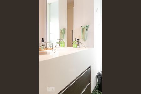 Apartamento à venda com 325m², 3 quartos e 4 vagas Apartamento à venda com 325m², 3 quartos e 4 vagasBanheiro do Quarto 2