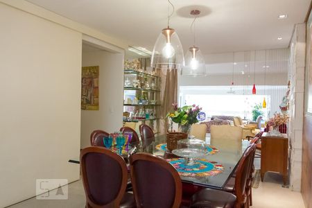 Apartamento à venda com 325m², 3 quartos e 4 vagas Apartamento à venda com 325m², 3 quartos e 4 vagasSala de Jantar