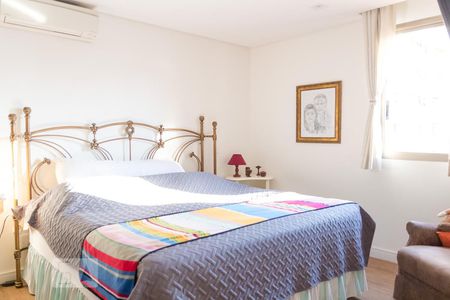 Apartamento à venda com 325m², 3 quartos e 4 vagas Apartamento à venda com 325m², 3 quartos e 4 vagasQuarto 1