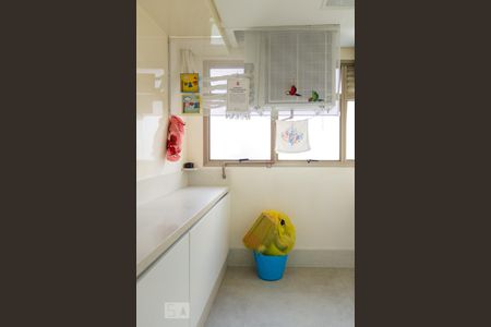 Apartamento à venda com 325m², 3 quartos e 4 vagas Apartamento à venda com 325m², 3 quartos e 4 vagasÁrea de Serviço