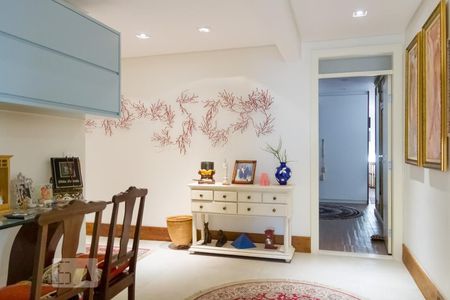 Apartamento à venda com 325m², 3 quartos e 4 vagas Apartamento à venda com 325m², 3 quartos e 4 vagasEscritório