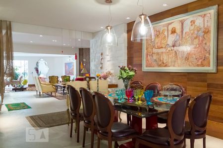 Apartamento à venda com 325m², 3 quartos e 4 vagas Apartamento à venda com 325m², 3 quartos e 4 vagasSala de Jantar